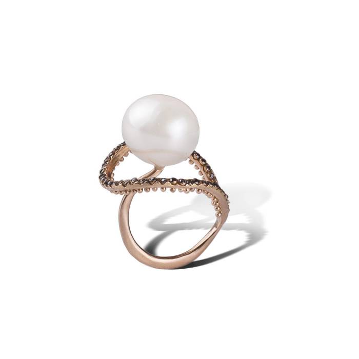  Ring in 18k rose gold with black diamonds 0.22ct and an Australian white pearl.